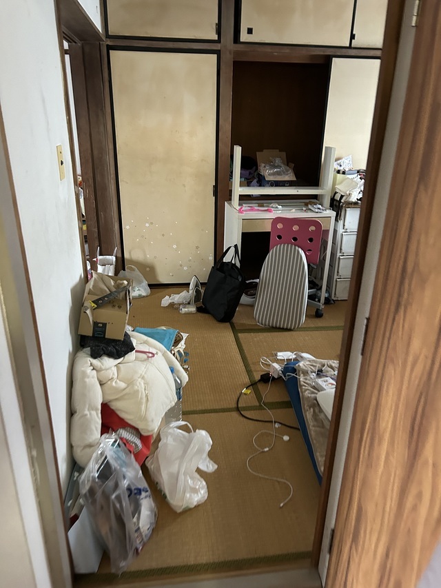 alt="団地内｜室内の残置物状況”
