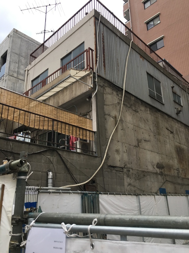 《ご依頼いただいた老朽化建物・業務用エアコン取り外し》東京都墨田区