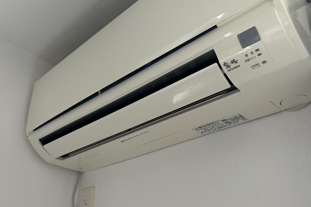 市原市姉ヶ崎１階部屋の撤去・取り外し前のエアコン本体