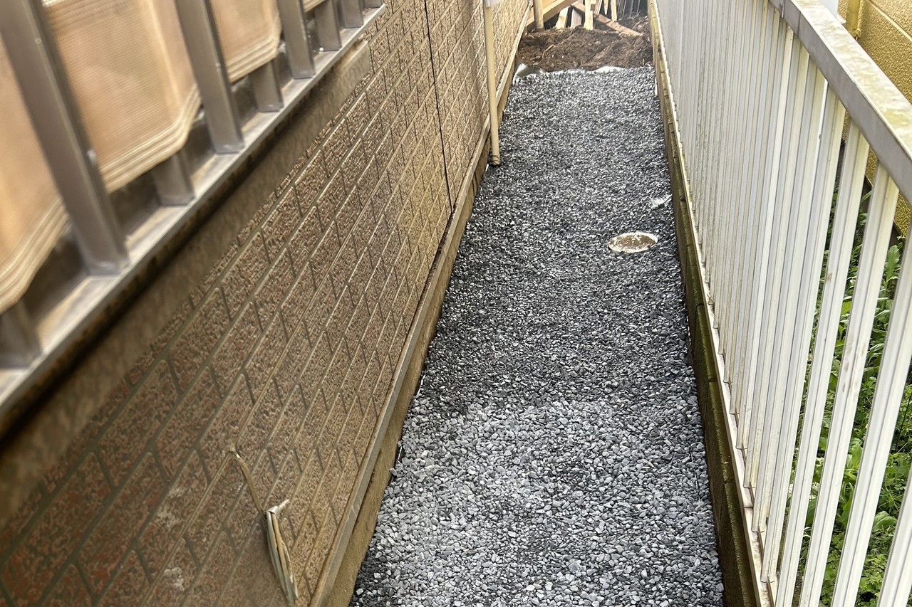 千葉のしつこい雑草対策に！防草シート施工・砂利敷きで広大な敷地や空き地を管理