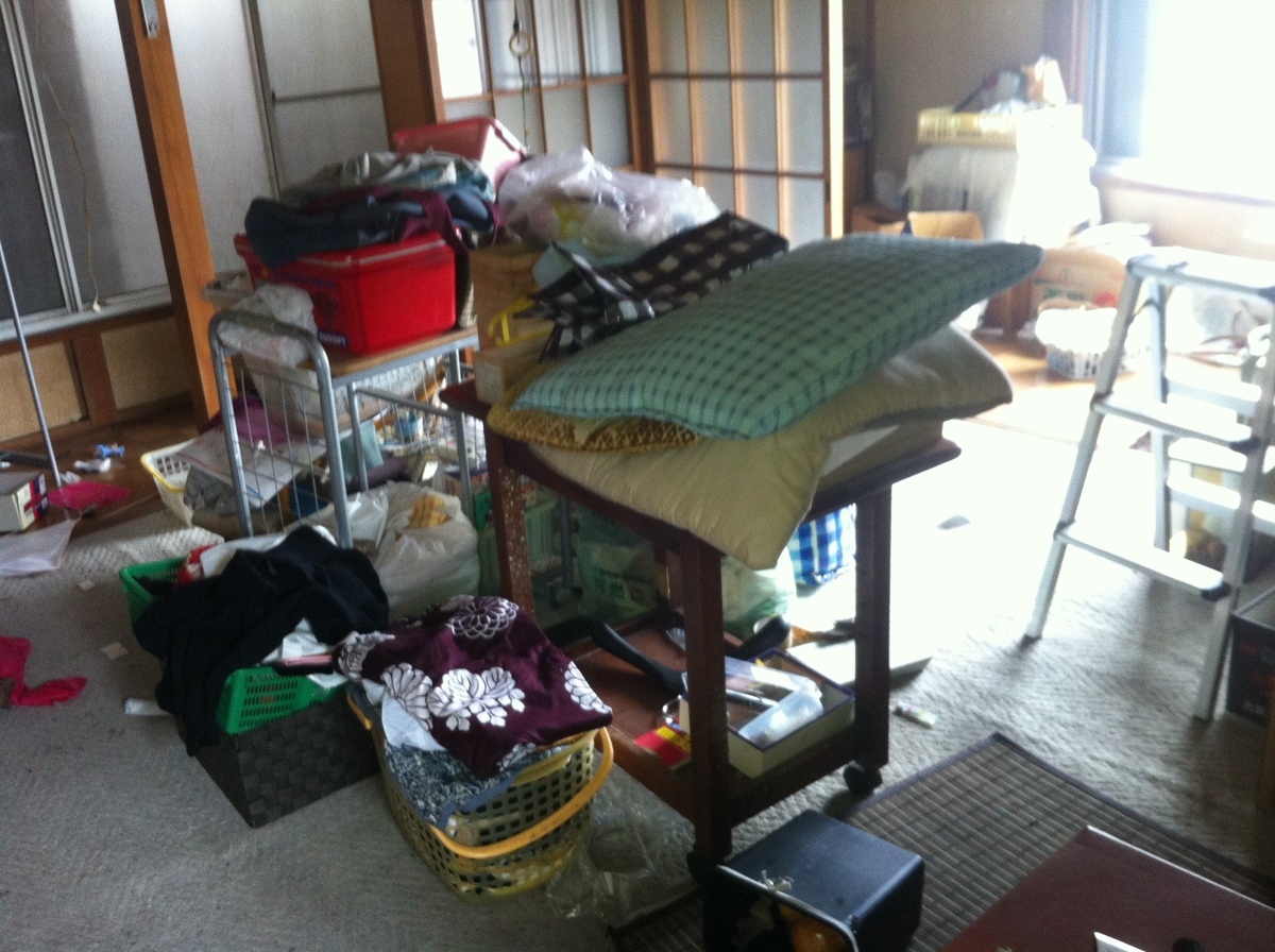 alt="不動産残置物状況【競売・売却・賃貸】空き家一軒家家財道具処分可能”