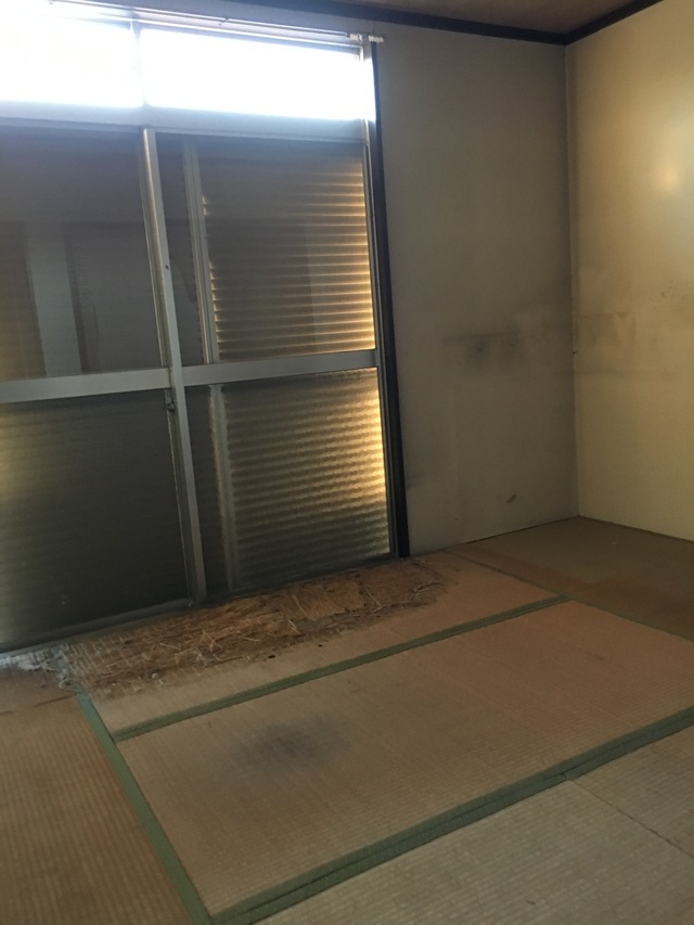 alt="残置された空き家家財道具片付け後”
