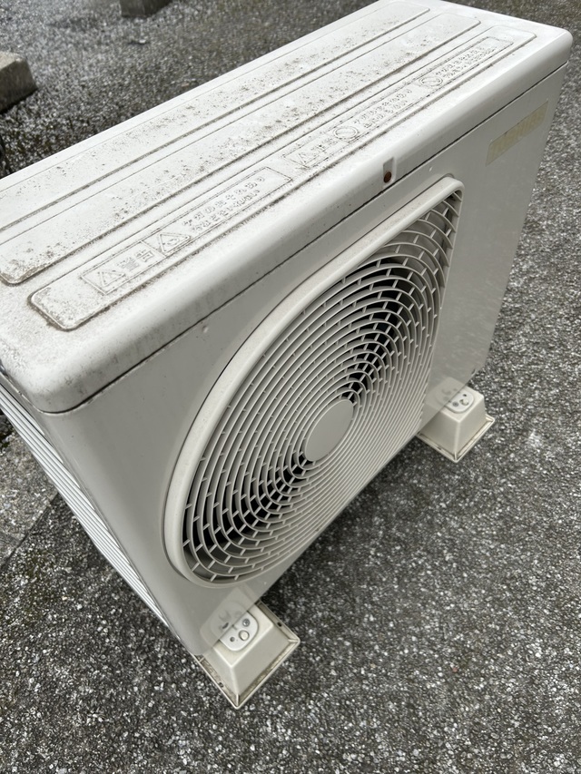 中古エアコン室外機です。