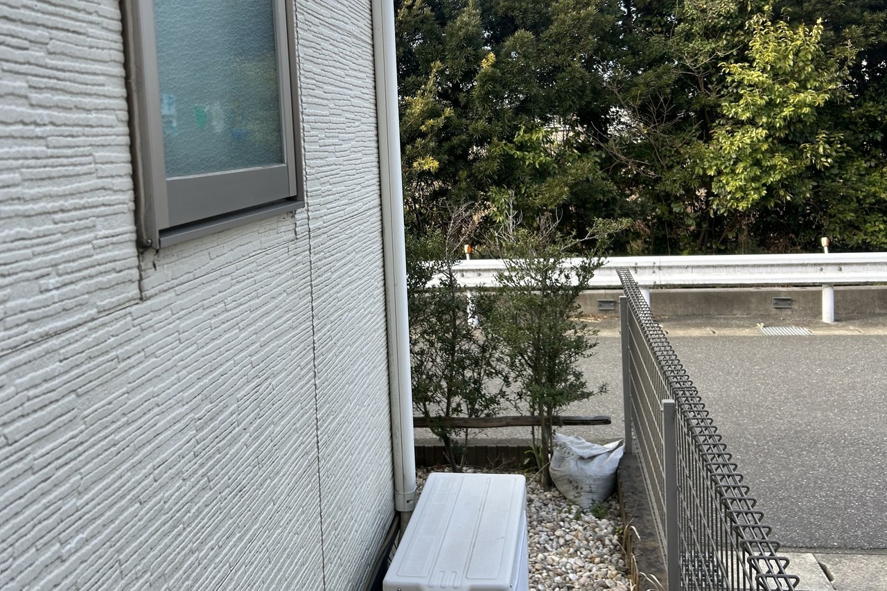 市原市姉ヶ崎住宅の１階エアコン撤去・取り外し前（室外機）