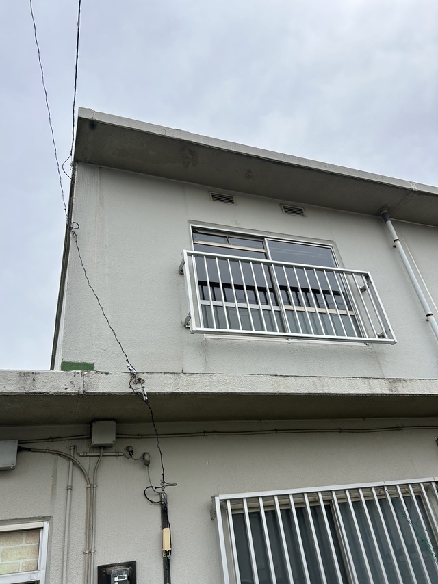 【千葉市花見川区】高所にエアコン室外機