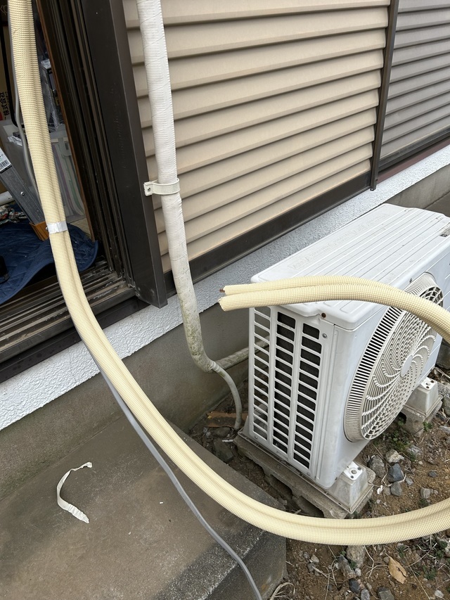 千葉市中央区エアコン取り付け【室外機・冷媒管接続作業】