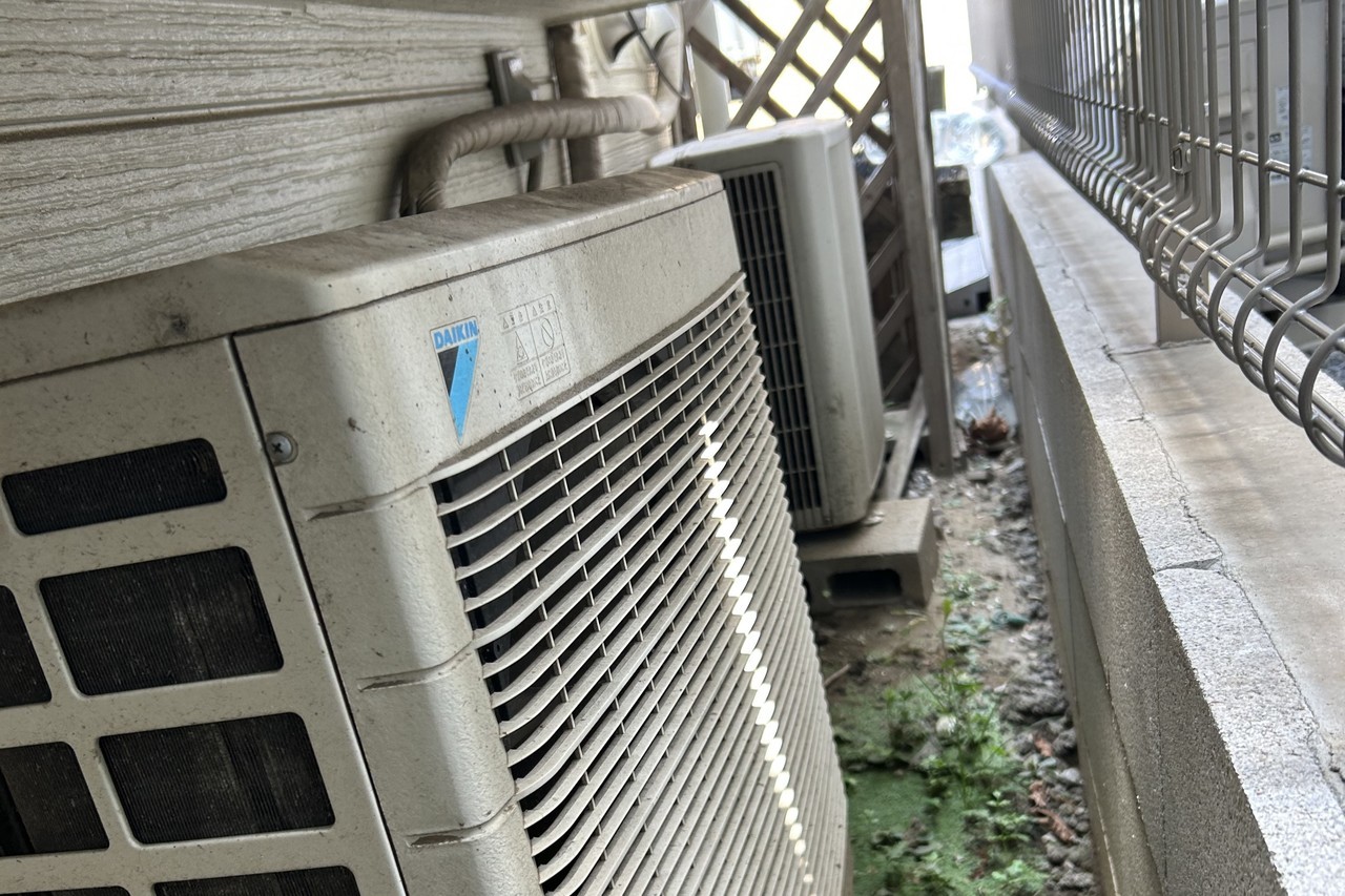 エアコン入替工事で室外機は4.0KWで大容量タイプ