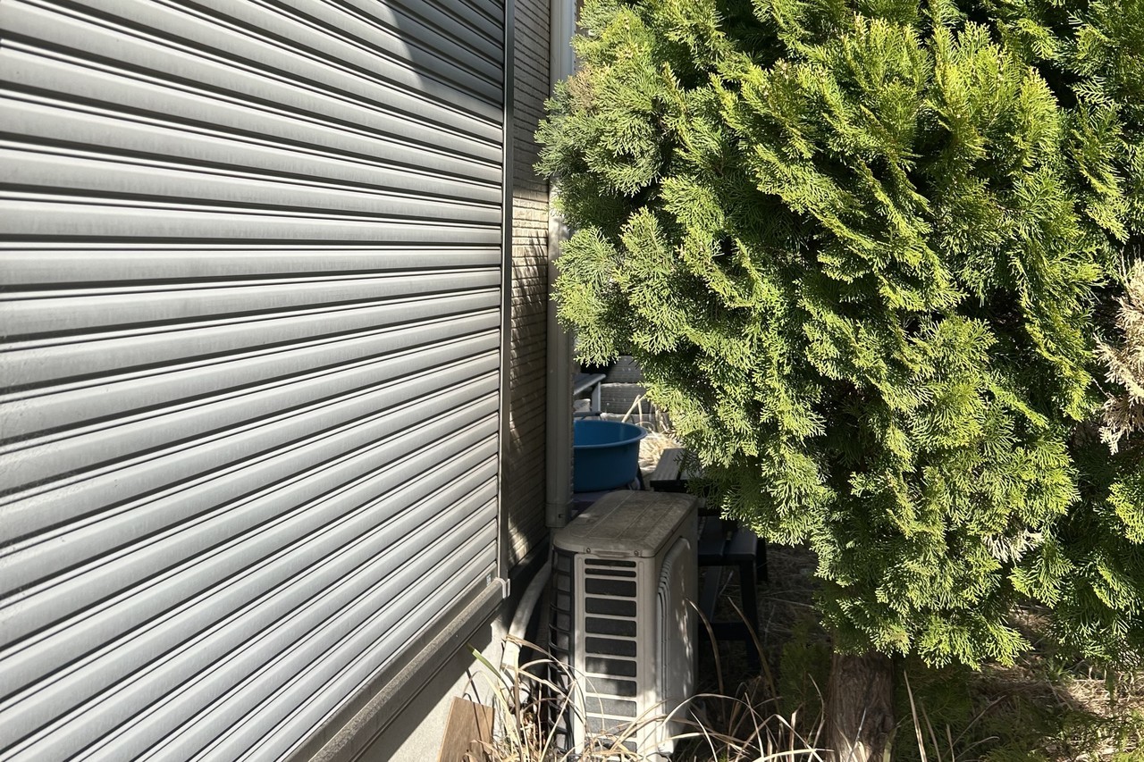 市原市姉ヶ崎戸建て住宅１階リビングの室外機撤去前