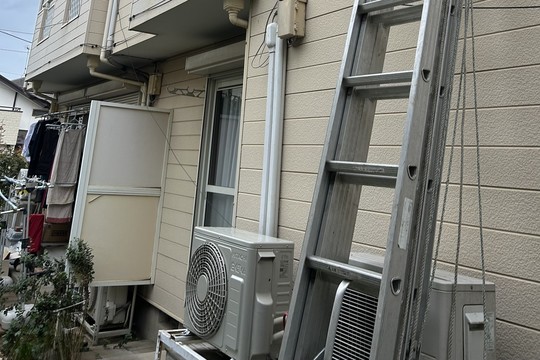 習志野市谷津エアコン交換工事｜室外機２段置き設置後の画像