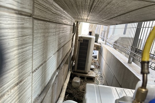 設置の室外機の位置、狭い場所へ