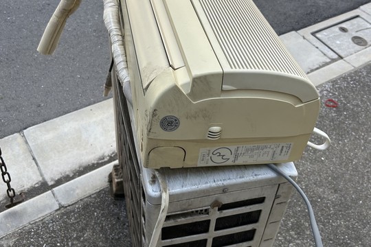 取り外しをした既存エアコン