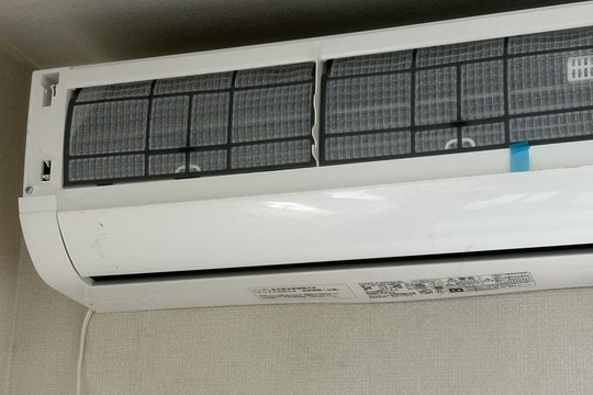 千葉市花見川区｜本体を壁掛け作業