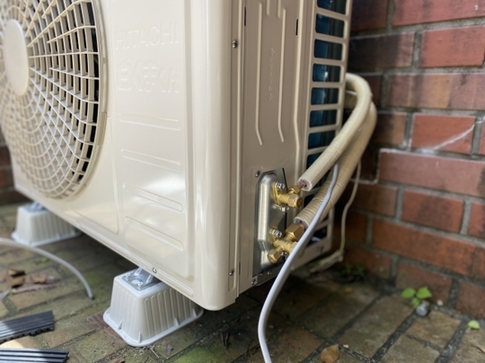 エアコン本体に原因があって冷えが悪くなった可能性があります。