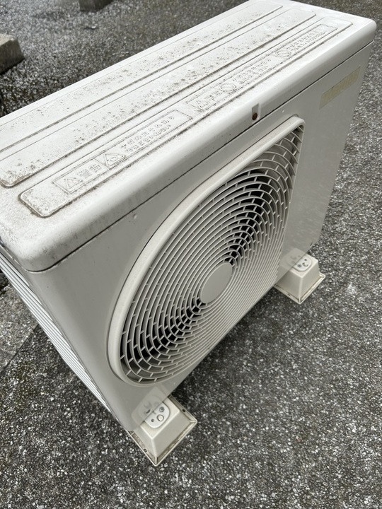 中古エアコン室外機です。