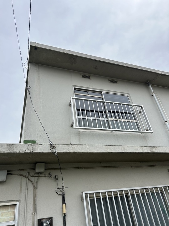 【千葉市花見川区】高所にエアコン室外機