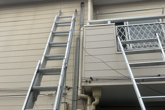 習志野市谷津｜化粧カバーを外し冷媒管撤去